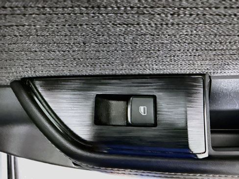 Used 2022 Nissan Rogue SV FWD image 31
