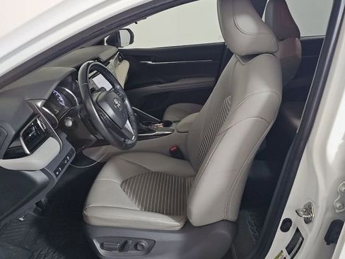 Used 2019 Toyota Camry SE image 5