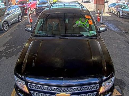 Used 2014 Chevrolet Suburban LTZ image 2