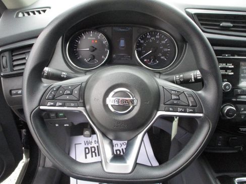 Used 2017 Nissan Rogue S image 12