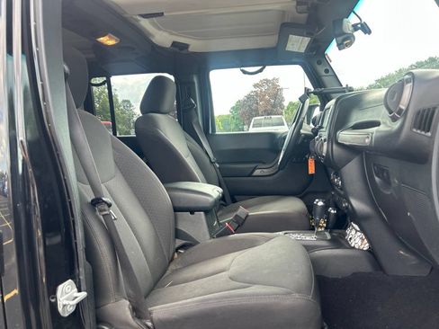 Used 2017 Jeep Wrangler Unlimited Sport AWD/4WD image 8
