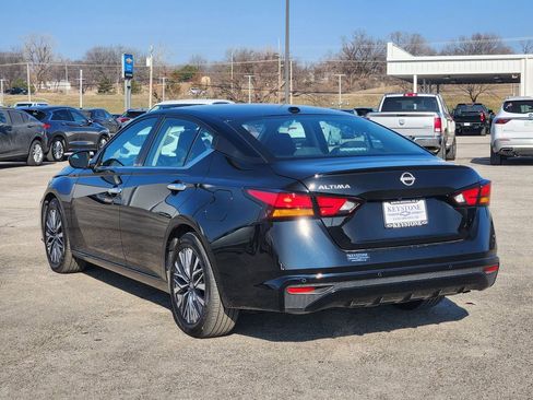 Used 2025 Nissan Altima 2.5 SV image 7