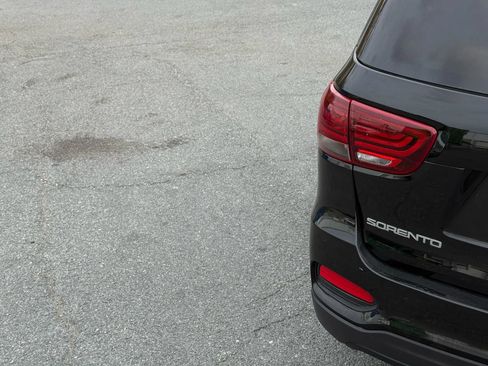 Used 2020 Kia Sorento L image 5