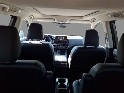 Certified 2024 Nissan Pathfinder Platinum AWD/4WD image 13