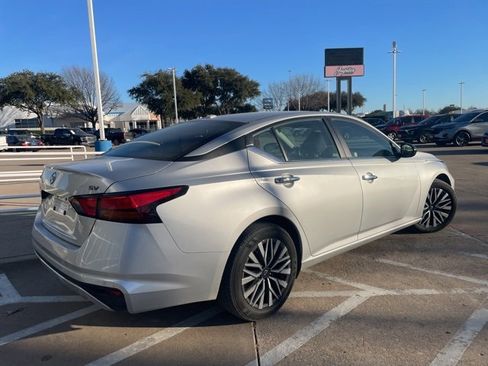 Used 2024 Nissan Altima 2.5 SV image 4