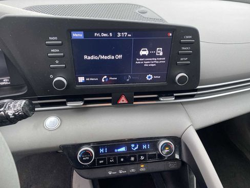 Certified 2021 Hyundai Elantra SEL image 16