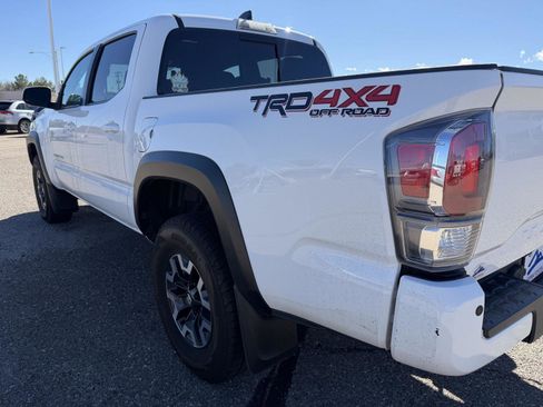 Used 2022 Toyota Tacoma TRD Off-Road image 10