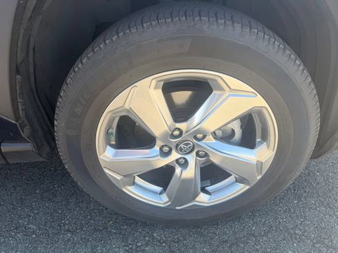 Used 2019 Toyota RAV4 Limited AWD/4WD image 8
