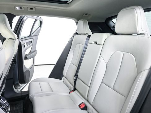 Used 2019 Volvo XC40 T5 Momentum image 19