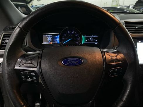 Used 2019 Ford Explorer XLT w/ Equipment Group 202A AWD/4WD image 22