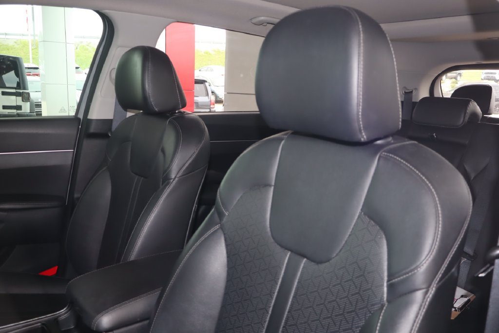 Used 2022 Kia Sorento S w/ Panoramic Sunroof Package AWD/4WD image 16