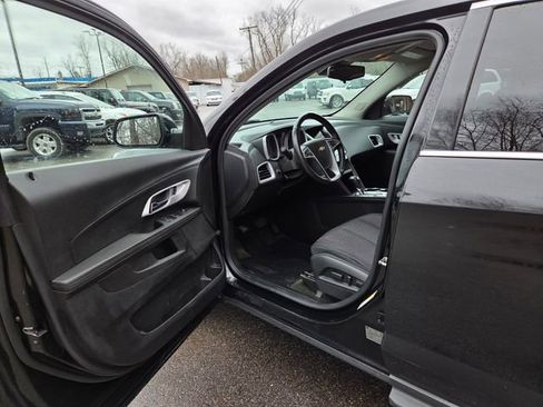 Used 2017 Chevrolet Equinox LT w/ Convenience Package image 11