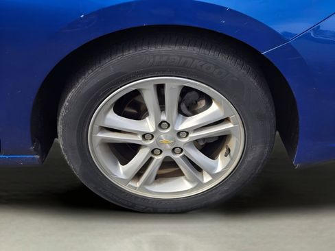 Used 2018 Chevrolet Cruze LT w/ Convenience Package FWD image 12
