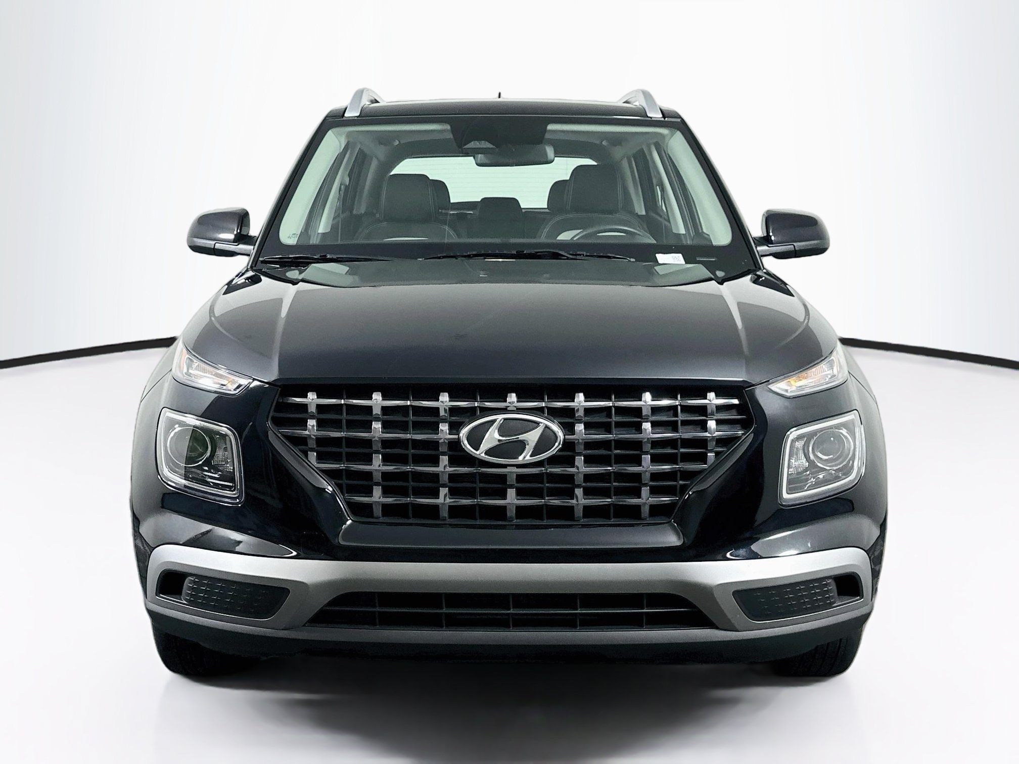 Used 2025 Hyundai Venue SEL FWD image 2