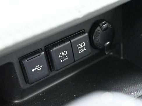 Used 2021 Toyota Highlander XLE FWD image 33