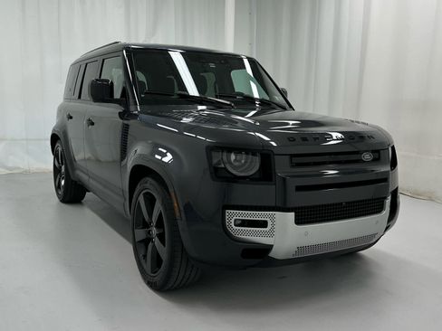 Used 2024 Land Rover Defender 110 S image 2