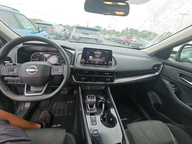 Certified 2026 Nissan Rogue SV FWD image 4