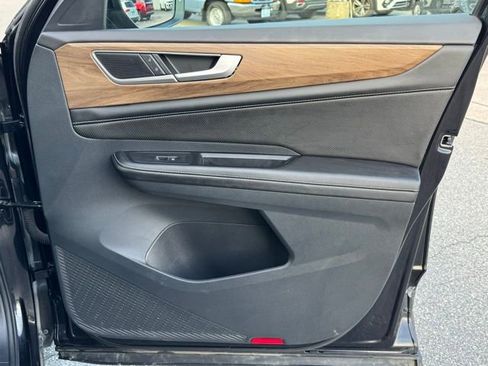 Used 2024 Volkswagen Atlas SE image 31