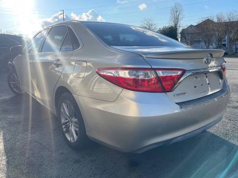 Used 2015 Toyota Camry SE FWD image 7