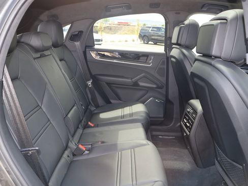 Certified 2025 Porsche Cayenne Turbo AWD/4WD image 26