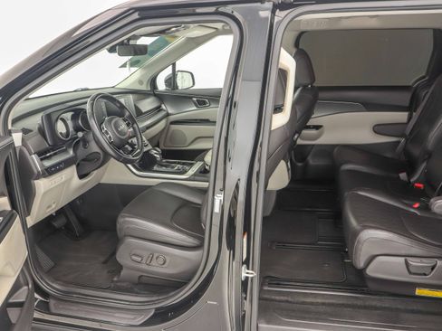 Used 2022 Kia Carnival LX image 15