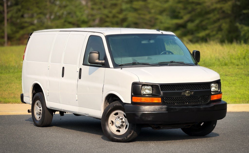 Used 2014 Chevrolet Express 2500 RWD image 2