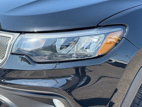 Used 2022 Jeep Compass Latitude FWD image 9