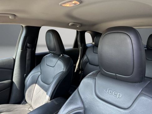 Used 2018 Jeep Cherokee Limited w/ Technology Group FWD image 14