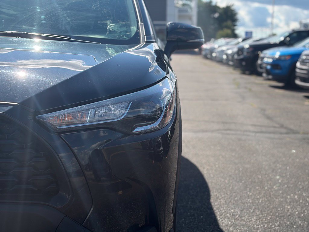 Used 2025 Toyota Corolla Cross LE FWD image 4
