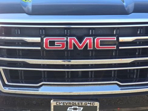 Used 2024 GMC Yukon SLT image 47