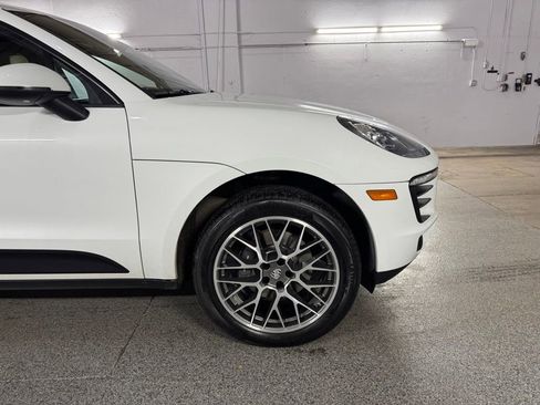 Used 2018 Porsche Macan AWD/4WD image 4