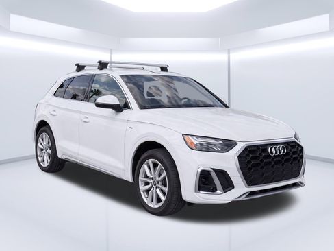 Used 2023 Audi Q5 2.0T Premium w/ Convenience Package AWD/4WD image 2
