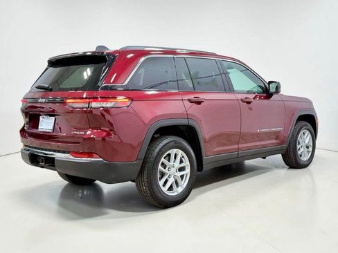 Used 2023 Jeep Grand Cherokee Laredo w/ Luxury Tech Group I AWD/4WD image 16