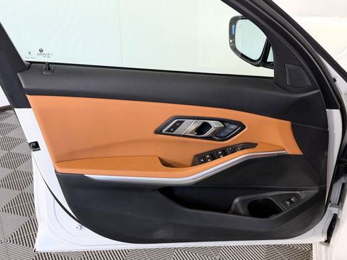 Used 2023 BMW 330i Sedan w/ Premium Package image 12