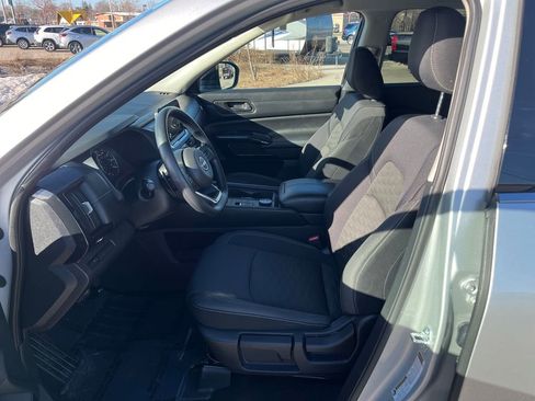 Used 2024 Nissan Pathfinder S image 26