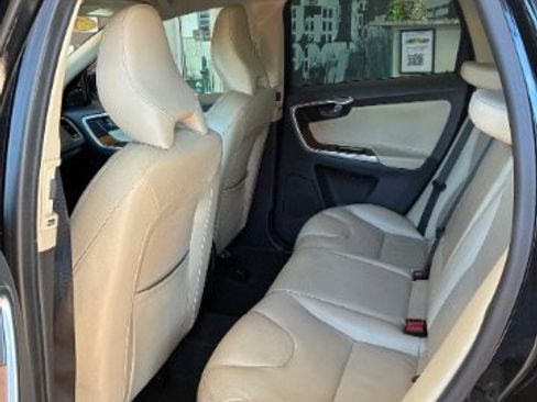 Used 2016 Volvo XC60 T5 Premier w/ Proximity Package image 26