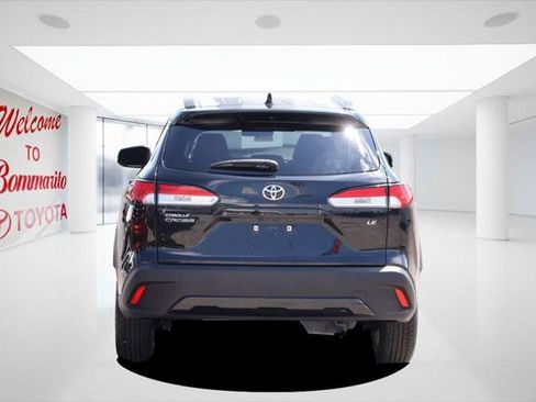 Certified 2025 Toyota Corolla Cross LE FWD image 6
