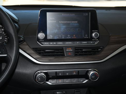 Used 2024 Nissan Altima 2.5 SV image 15