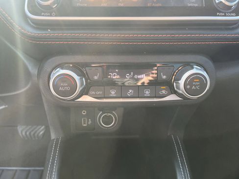 Used 2018 Nissan Kicks SR w/ Premium Package image 14