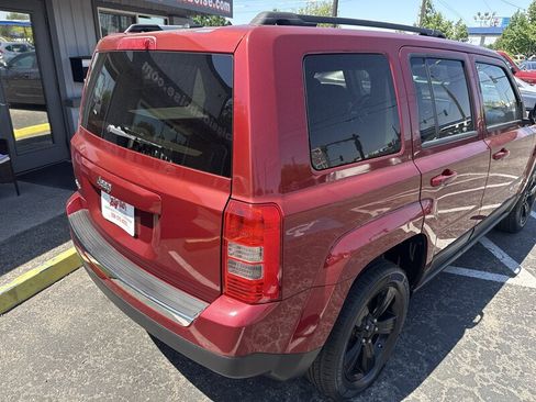 Used 2012 Jeep Patriot Latitude w/ Altitude Pkg AWD/4WD image 8