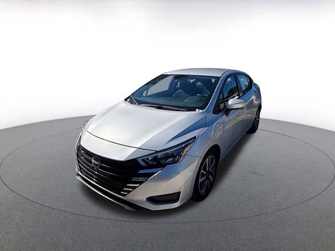 Used 2025 Nissan Versa SV image 3