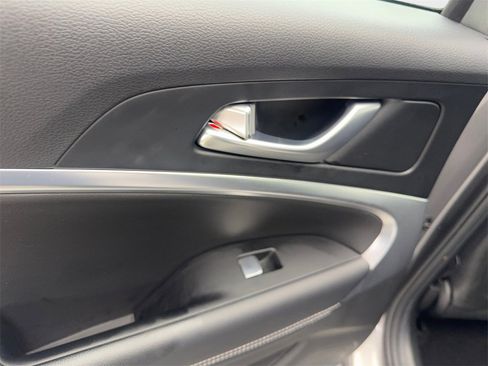 Used 2025 Genesis G70 2.5T image 38