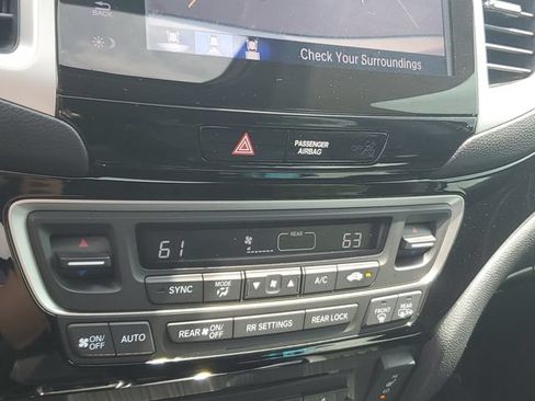 Used 2018 Honda Pilot Touring image 29