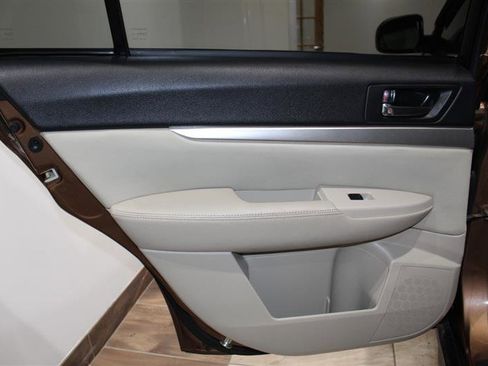 Used 2011 Subaru Outback 2.5i Premium image 28