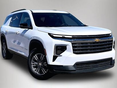 Used 2025 Chevrolet Traverse LT