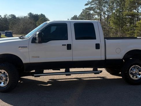 Used 2005 Ford F250 XLT image 3