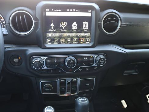 Used 2018 Jeep Wrangler Unlimited Sahara w/ Dual Top Group AWD/4WD image 23