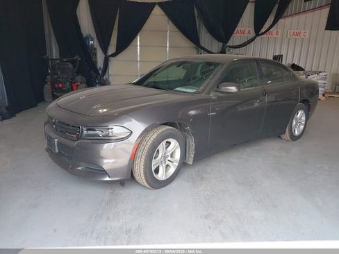 Used 2018 Dodge Charger SXT RWD image 2