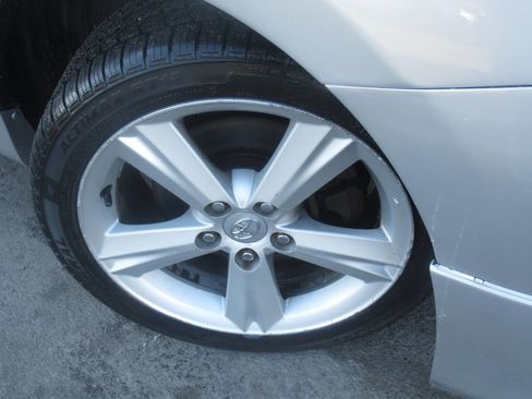 Used 2010 Toyota Matrix S AWD/4WD image 5