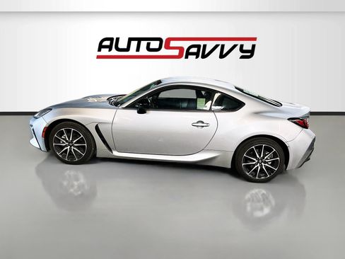 Used 2025 Toyota GR86 w/ ALL Weather Mat Package (TMS) RWD image 4
